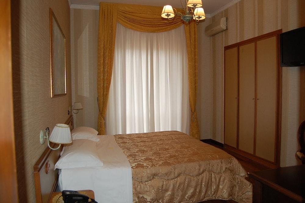 Hotel Ristorante Donato Calvizzano Екстериор снимка