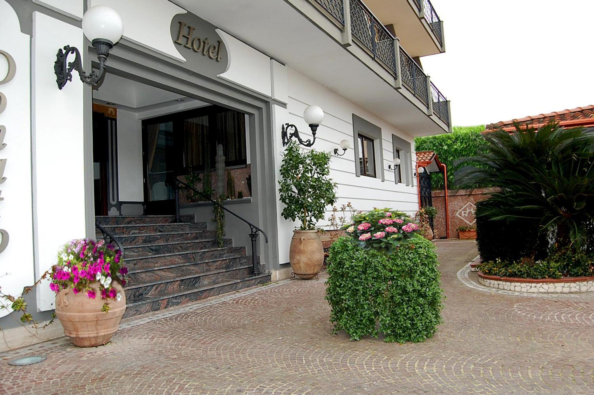 Hotel Ristorante Donato Calvizzano Екстериор снимка
