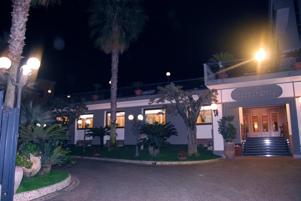 Hotel Ristorante Donato Calvizzano Екстериор снимка