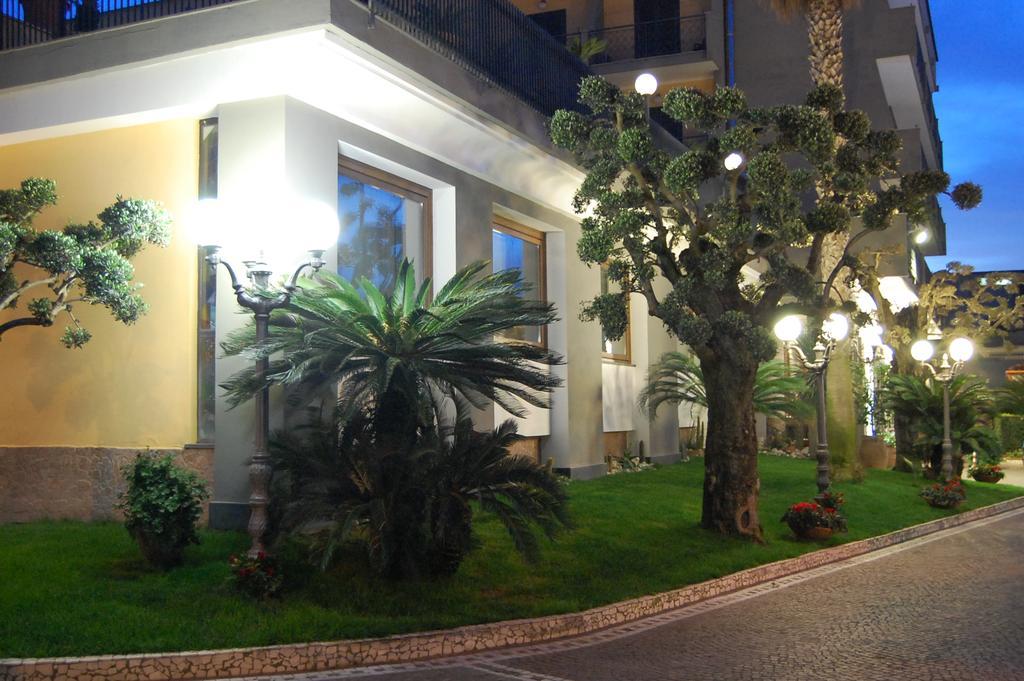 Hotel Ristorante Donato Calvizzano Екстериор снимка