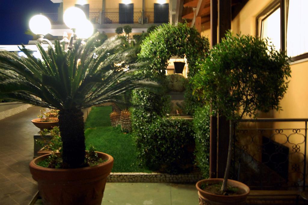 Hotel Ristorante Donato Calvizzano Екстериор снимка