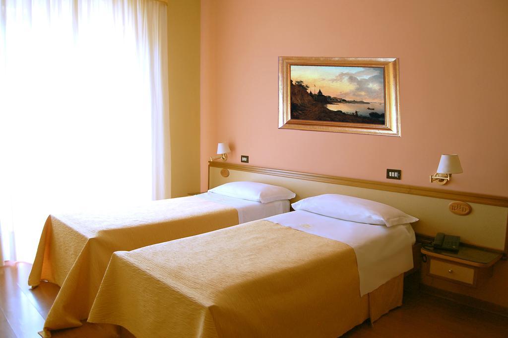 Hotel Ristorante Donato Calvizzano Екстериор снимка
