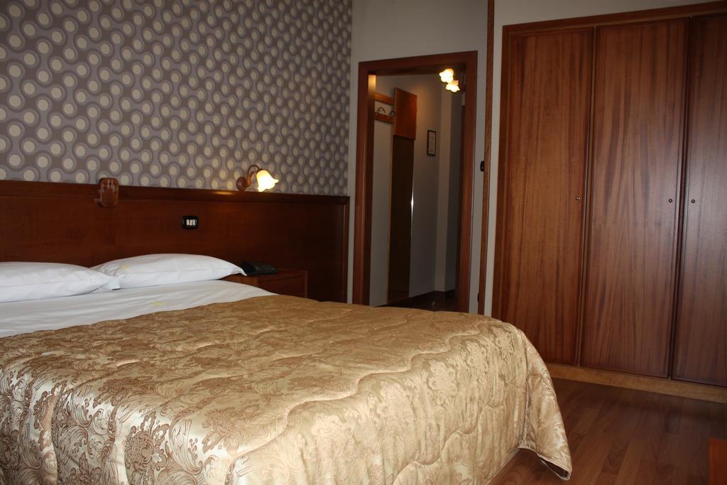 Hotel Ristorante Donato Calvizzano Екстериор снимка